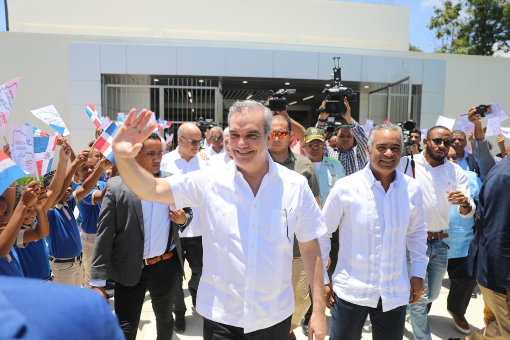 President Abinader Inaugurates Modern Cable Car in Los Alcarrizos