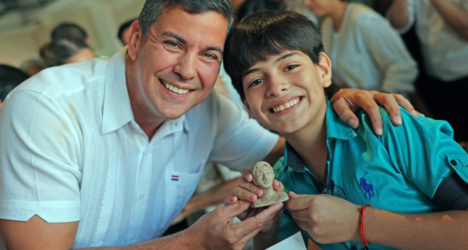 Paraguay's President Supports Project to Enhance Artisan Families' Quality of Life
